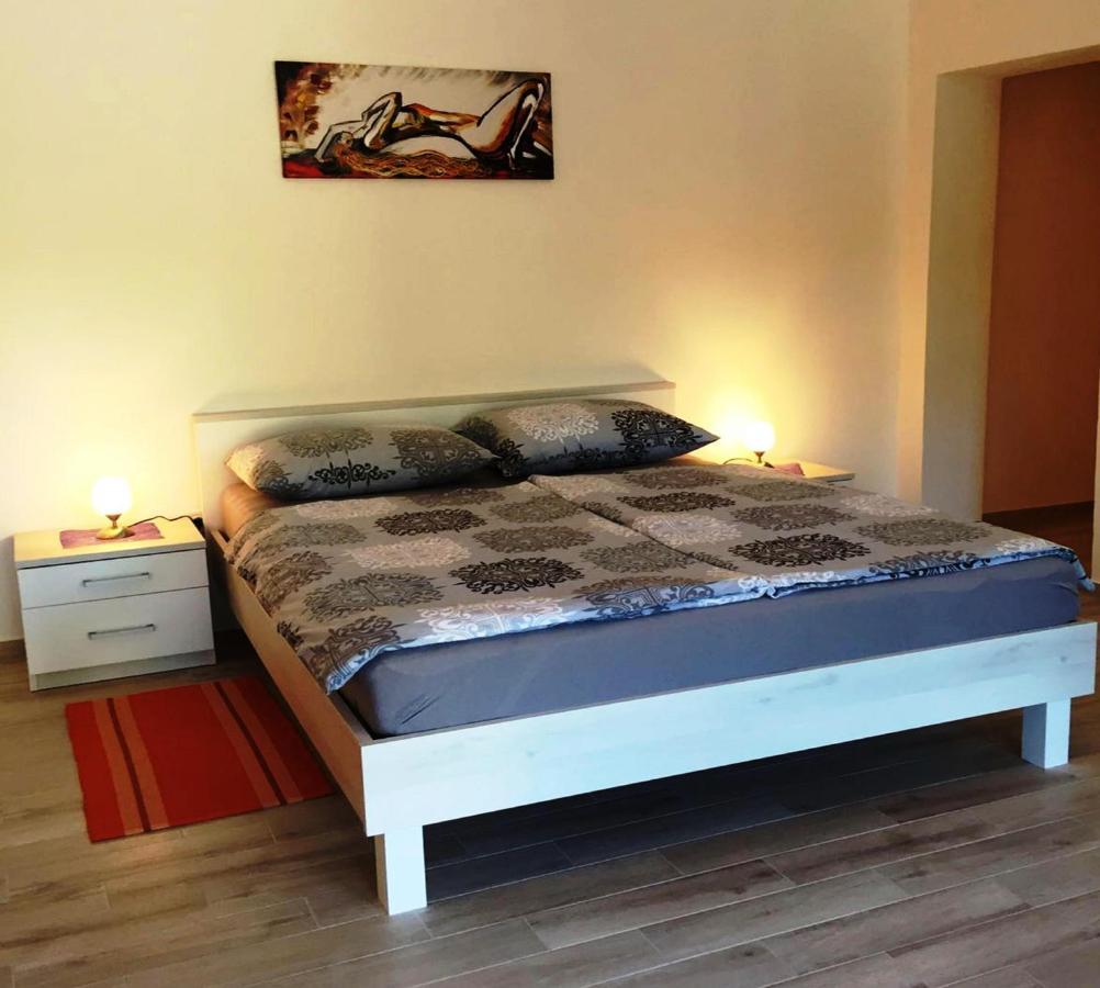 Goga Mare Apartment 로비니 외부 사진